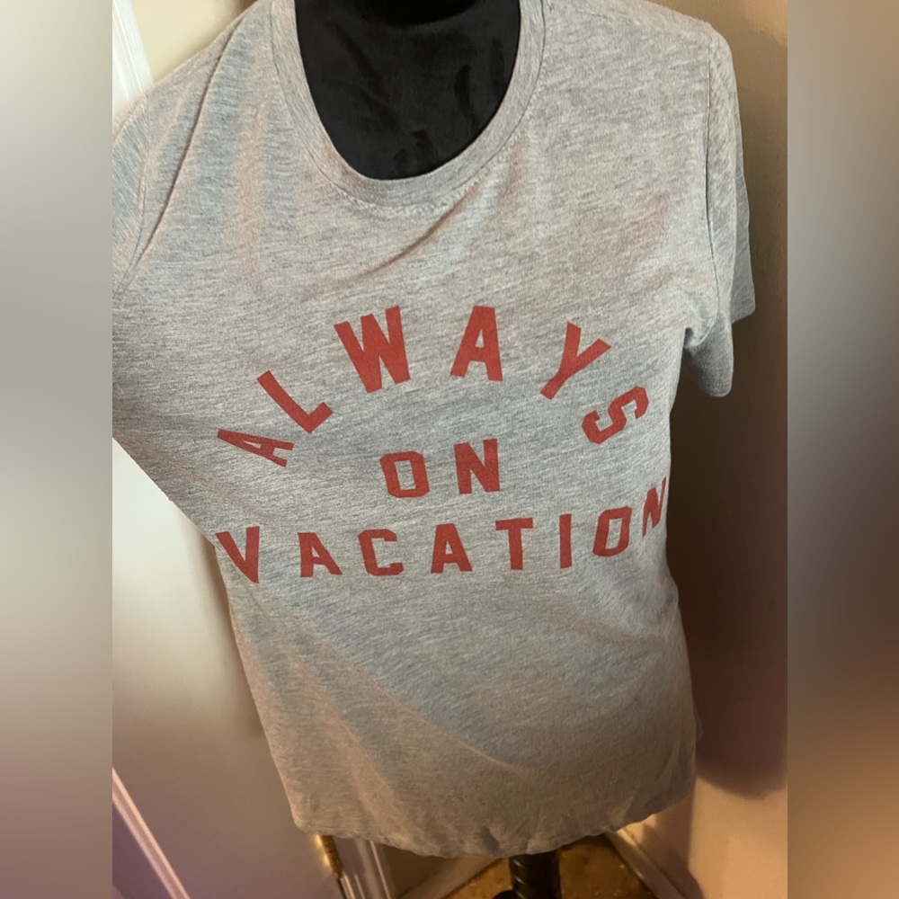 Always on Vacation t-shirt by Zoe and Liv graphic tee. Size XL - Picture 3 of 5